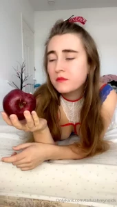 Oh no i ate the poisoned apple shall i make a whole series of disney