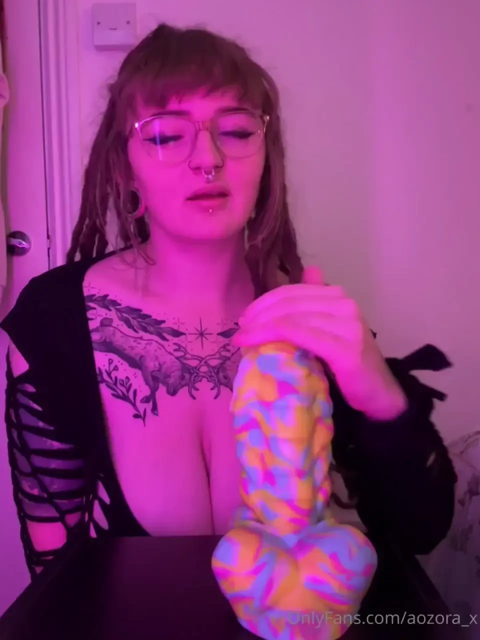 Medium flint riding my pussy just swallows this one so i ll be doing a 