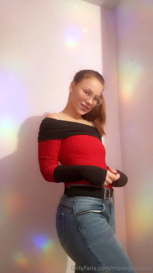 Virtually the same pose but i want your opinion 1 or 2 