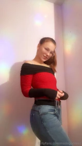 Virtually the same pose but i want your opinion 1 or 2