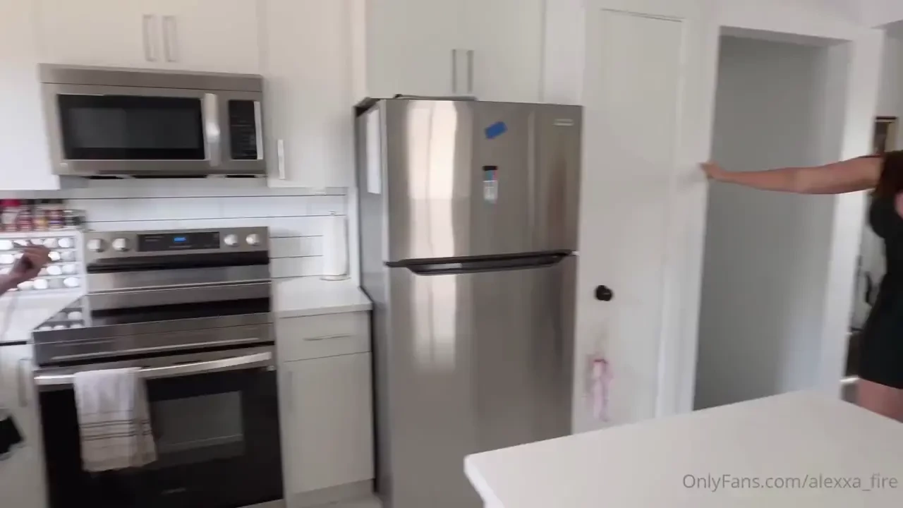 I love the way jesse_switch looks at me while i ride ariasix face at 