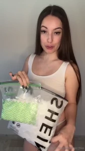 Camerino bianco video video sfida tra questi completini bianchi