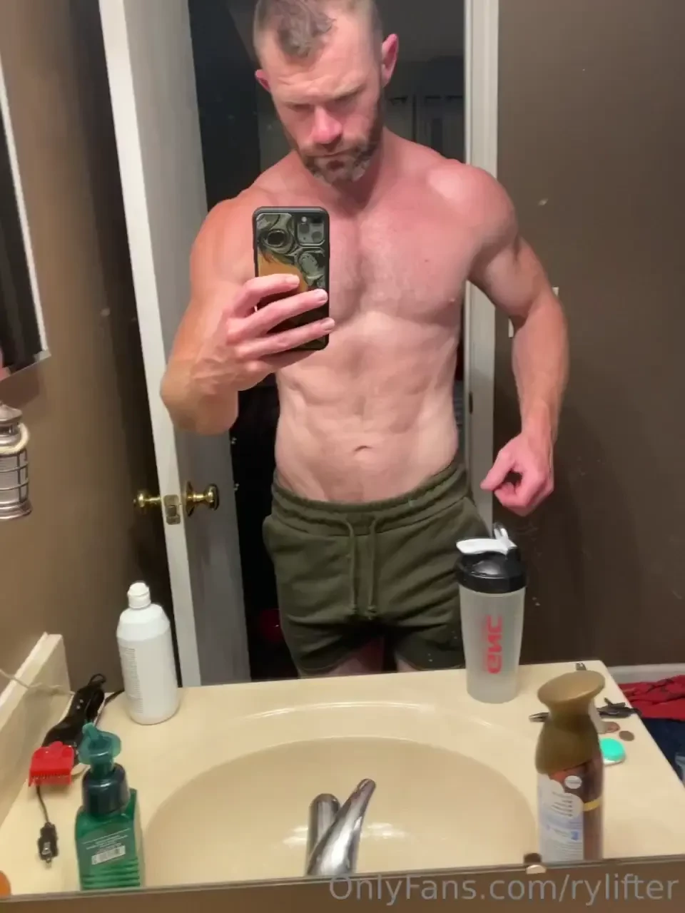 Home has the best lighting lol veinys crawlin errywhere 