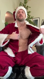 Santa ready to cum down your chimney