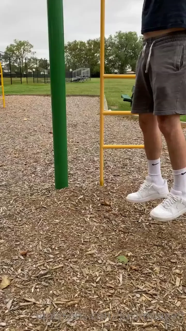 Here s some awesome sexy sneaker-play at the park don t get dizzy part 1 
