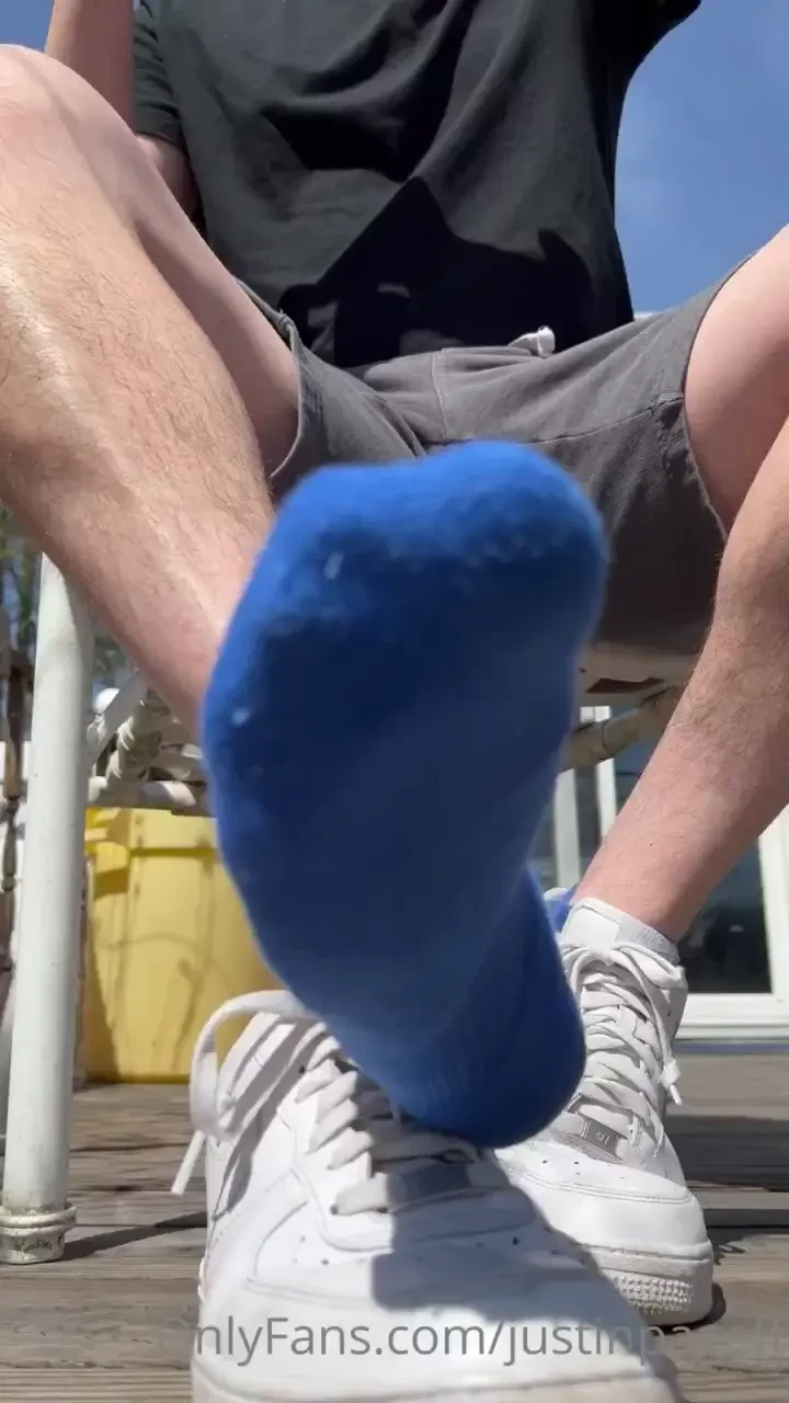 I do some shoeplay outside in full color 