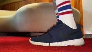 We all always stare at the guy with the loose nike roshe s just