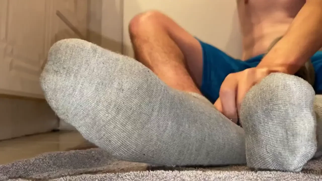 Yo for the first time ever i rub lube on my feet shirtless enjoy 