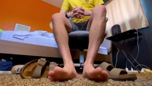 I m waiting new video be sure to like and comment don t keep me