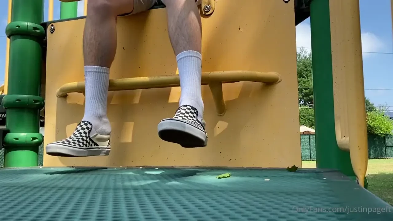 Pov-you re hanging out with your skater friend and he starts doing 