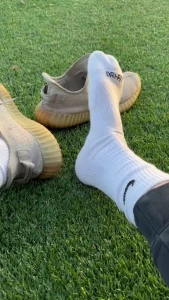 You see me airing my feet out at the park there s no one around what