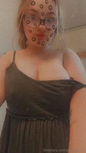 Big ole bitties oh and some masturbation