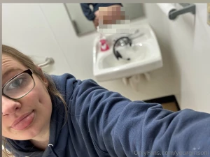 Who wants some new anal content stay tuned my loves to see my little