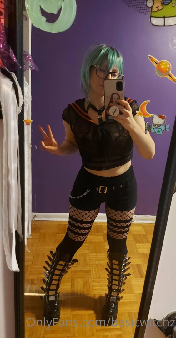 Posting an oldie but i liked this look a lot 