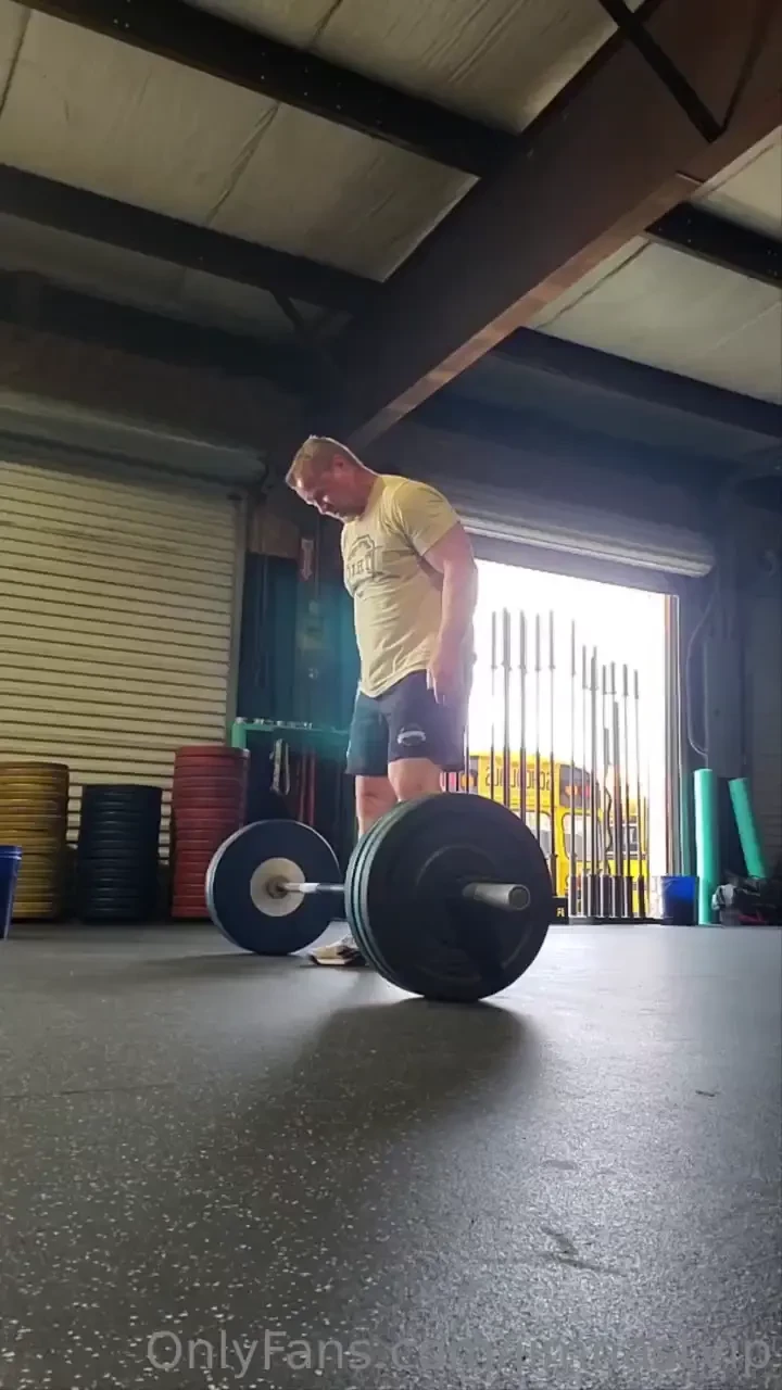 Had a good day today lots of leg work today and got super sweaty also part 2 