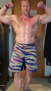 Just alittle muscle monday for ya let me know which look you like best part 2