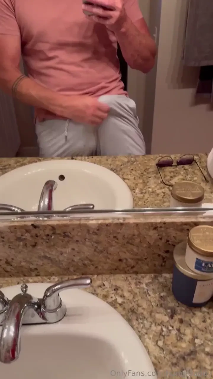 Who loves grey shorts and a healthy 9 