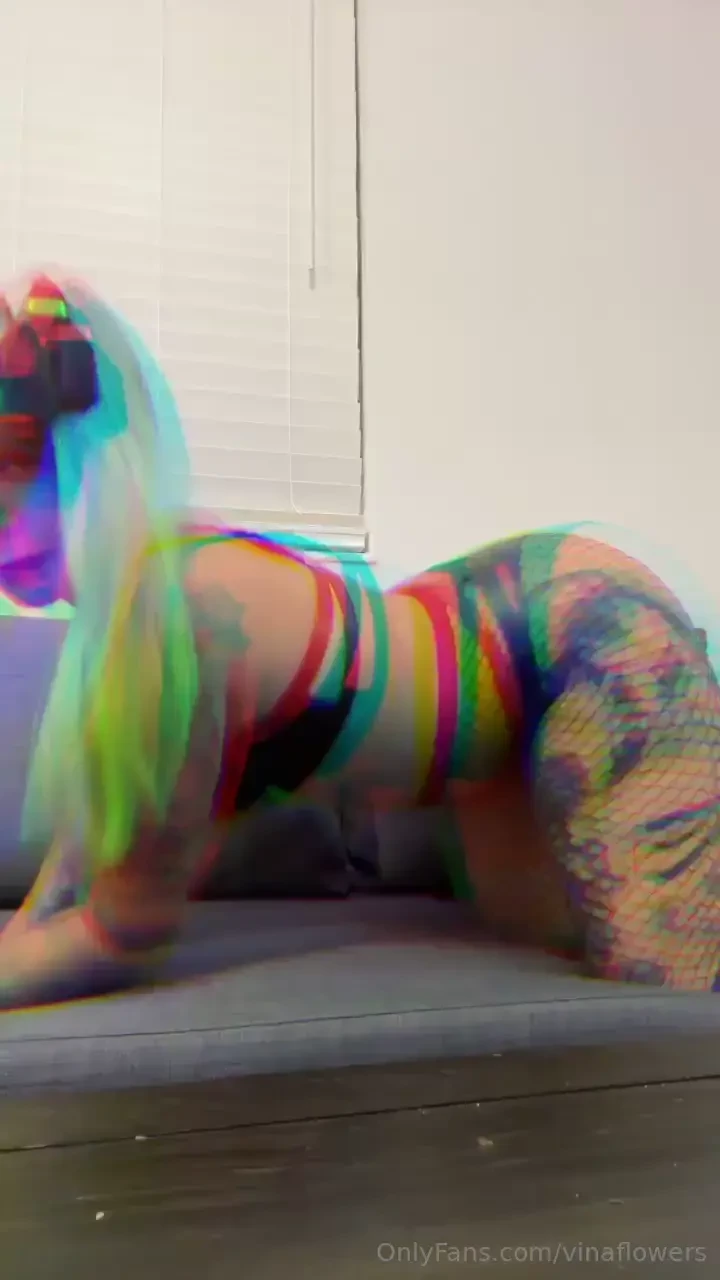 Hi my little subbies your gothic dommy mommy wanted to give you a 