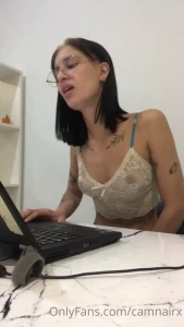 Intento leer pero el no me deja