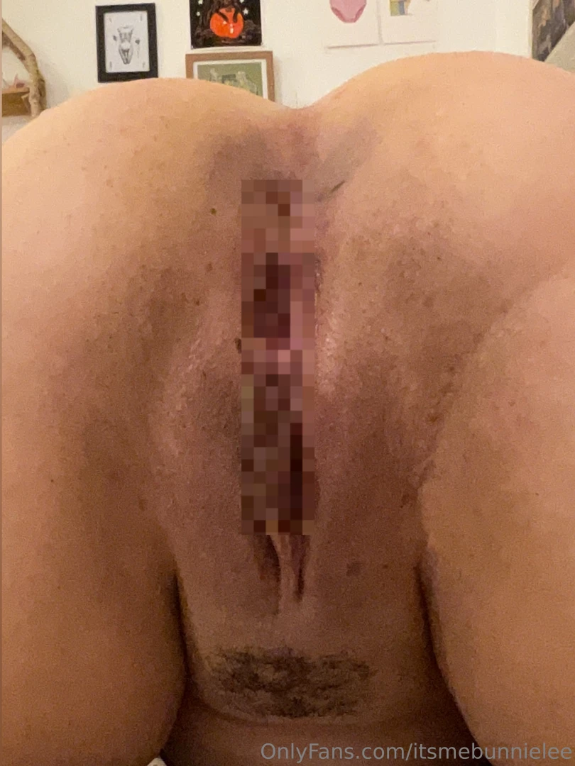 Pussy photo set available tip me and i ll dm it to you 