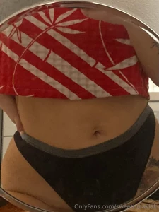 Hellooo there would love someone to hold my waist and squeeze my soft