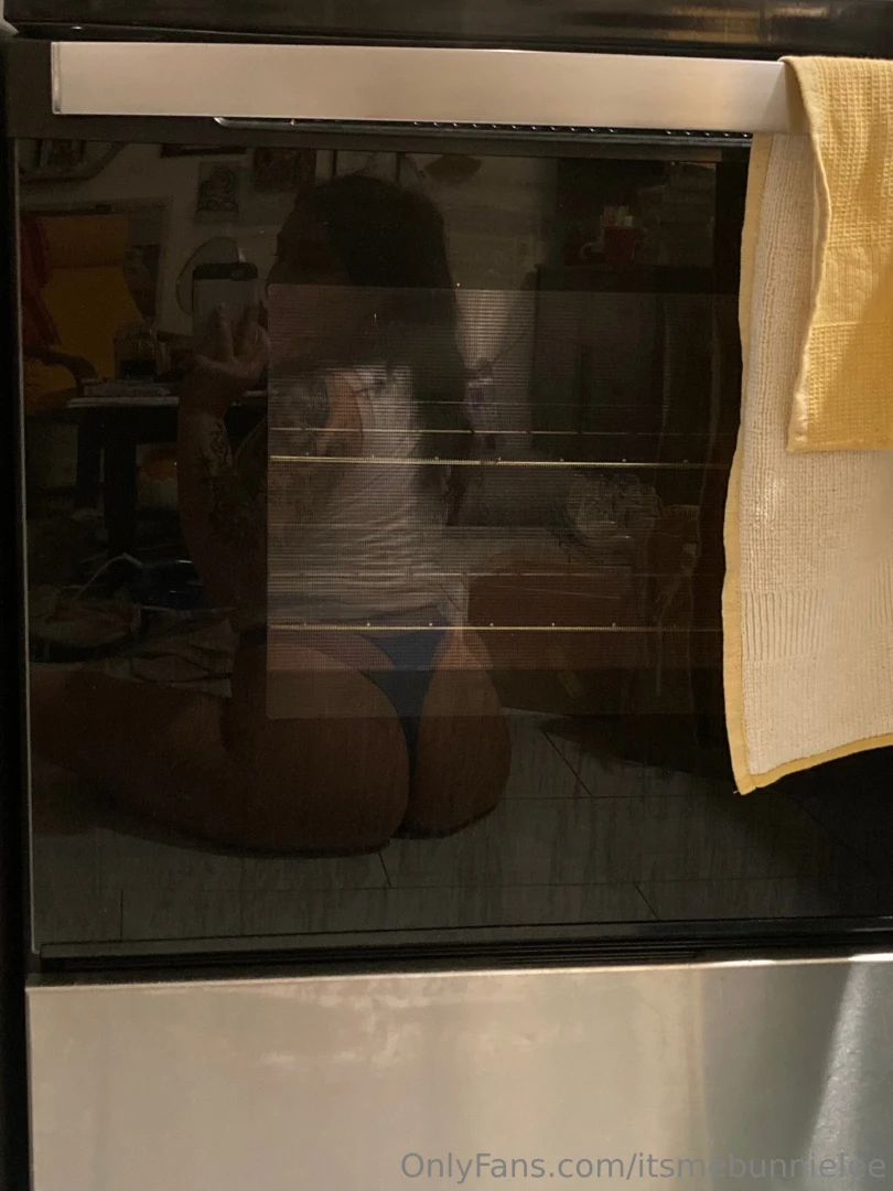Some casual oven door booty selfies lol part 4 