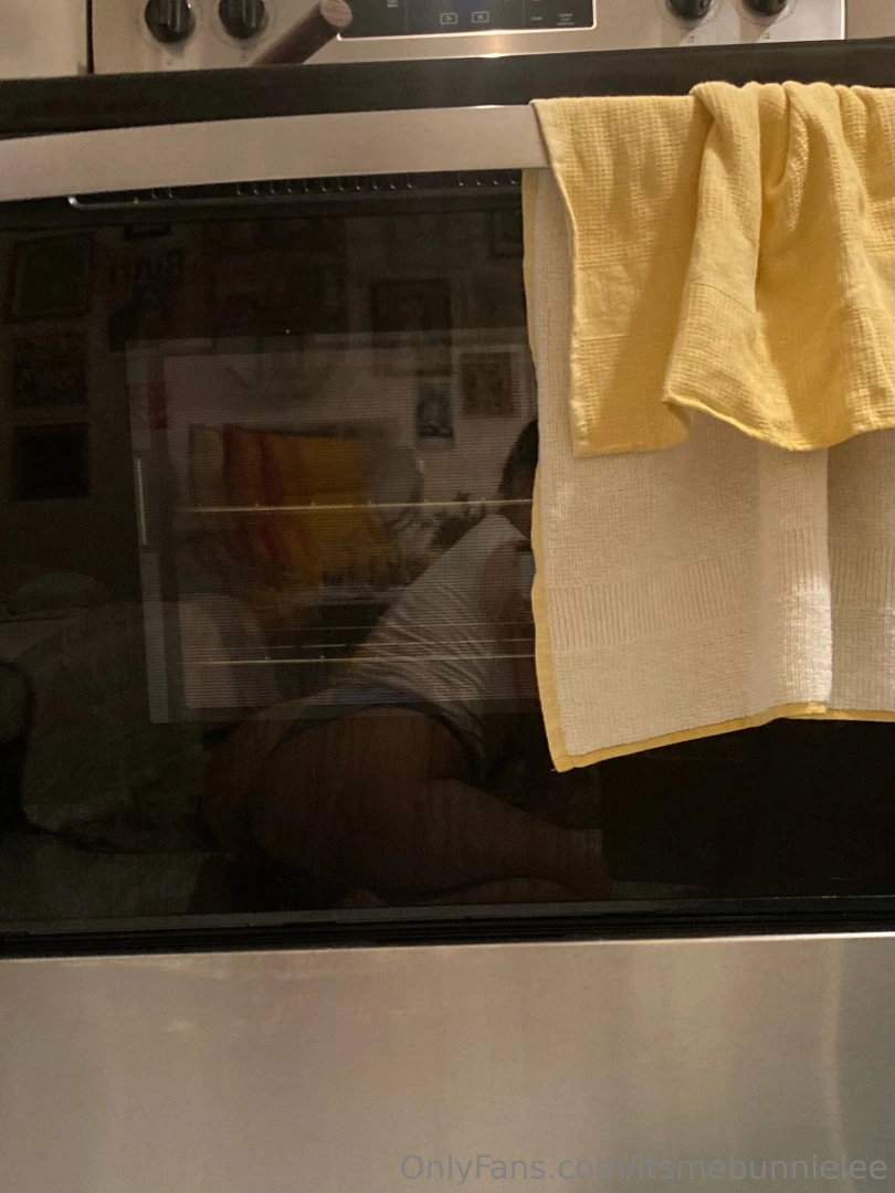 Some casual oven door booty selfies lol part 1 