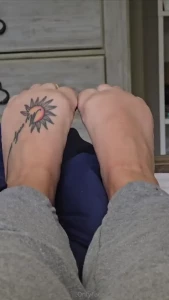 Who wants to suck the rings off my toes