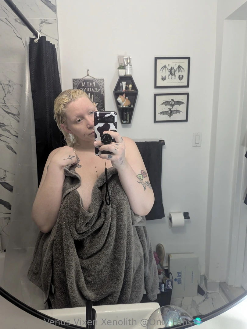 I lose track of so much time just admiring these curves in the mirror 