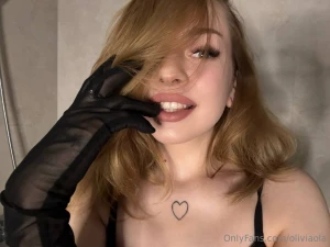 While the city is buzzing i m learning to be in silence it comes to me