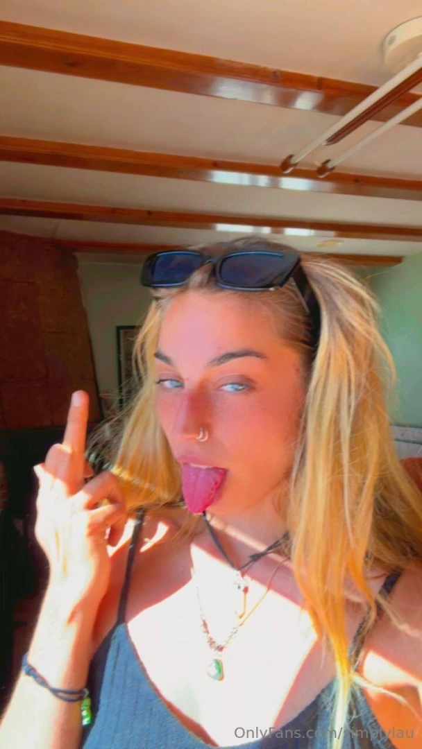 Mi amiga se acaba de hacer only es su primer d a seguirla y darle 