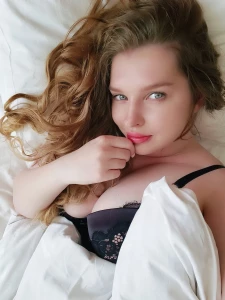 Laying in the bed amp just waiting for you to text me