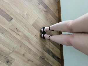 Do you prefer a girl with or without heels