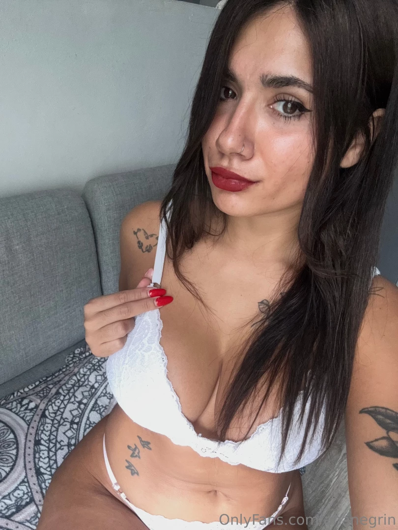 Adivina es blanca est calentita y me encanta 