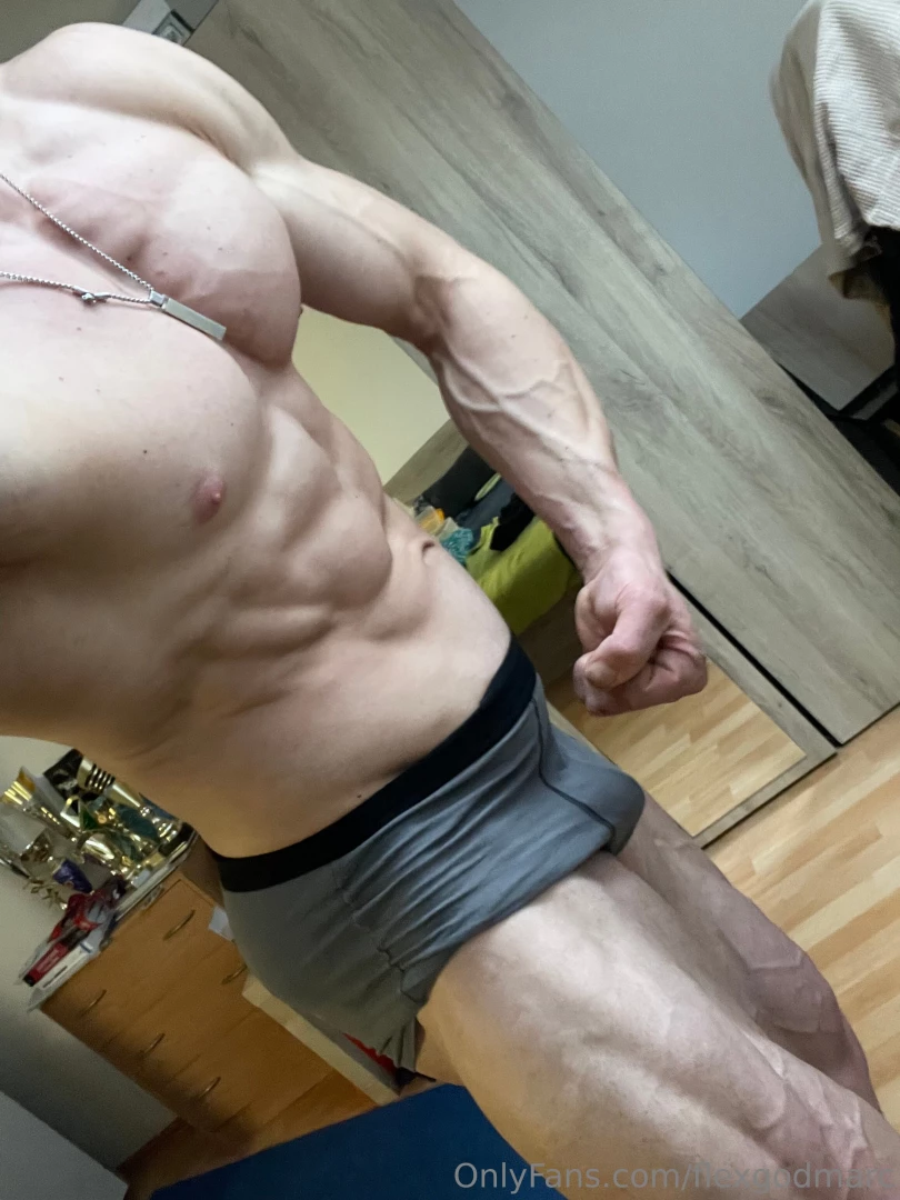 Do u like veins striations and hard sexy muscles then u have to see 
