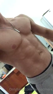 Flexing closely my god shredded and full muscle bellies for custums