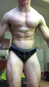 Shredded posing on good lightning for custums msg me i will do