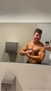 Flex god playing with his chest muscles