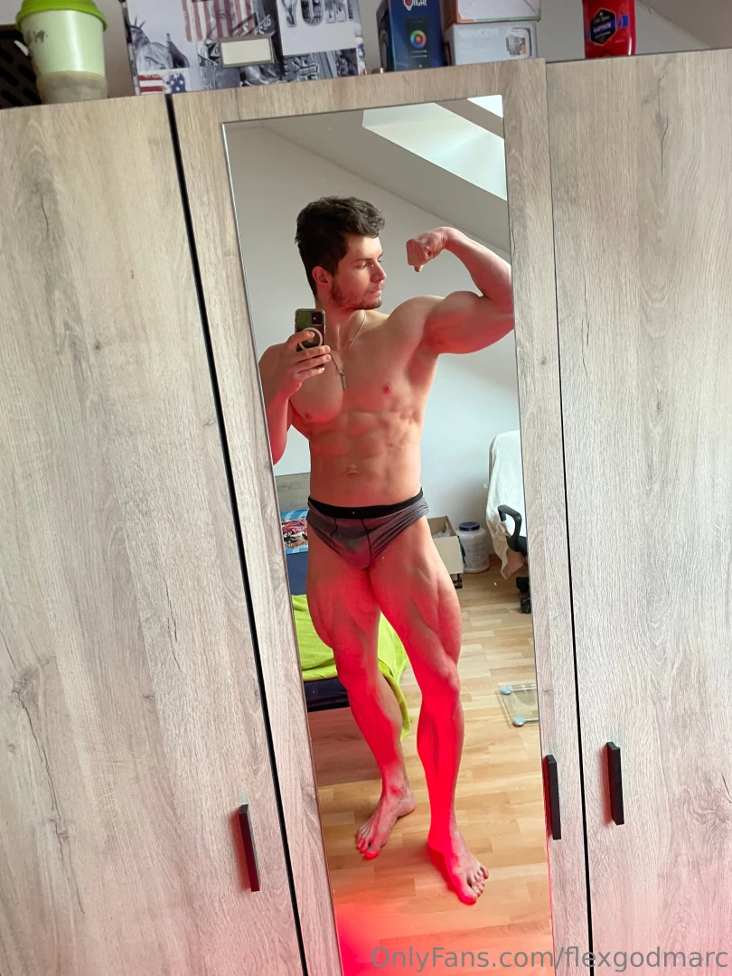 Do u want to see my sexy big arms 