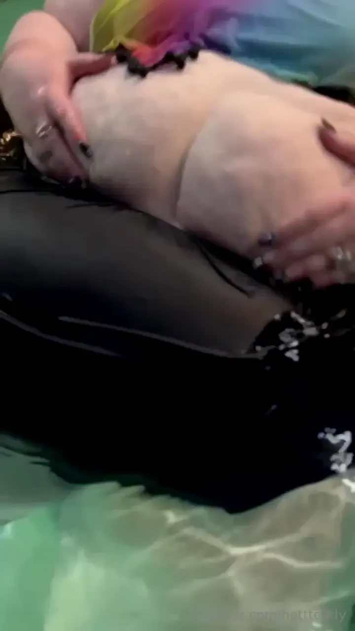 Coming swimming with me it s amazing how fat the plays with water 