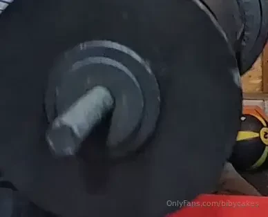 Close up on some some bouncy junk during a log clean and press happy 