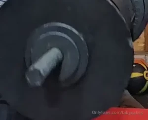 Close up on some some bouncy junk during a log clean and press happy