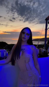Looking for someone to share the night with let s chat