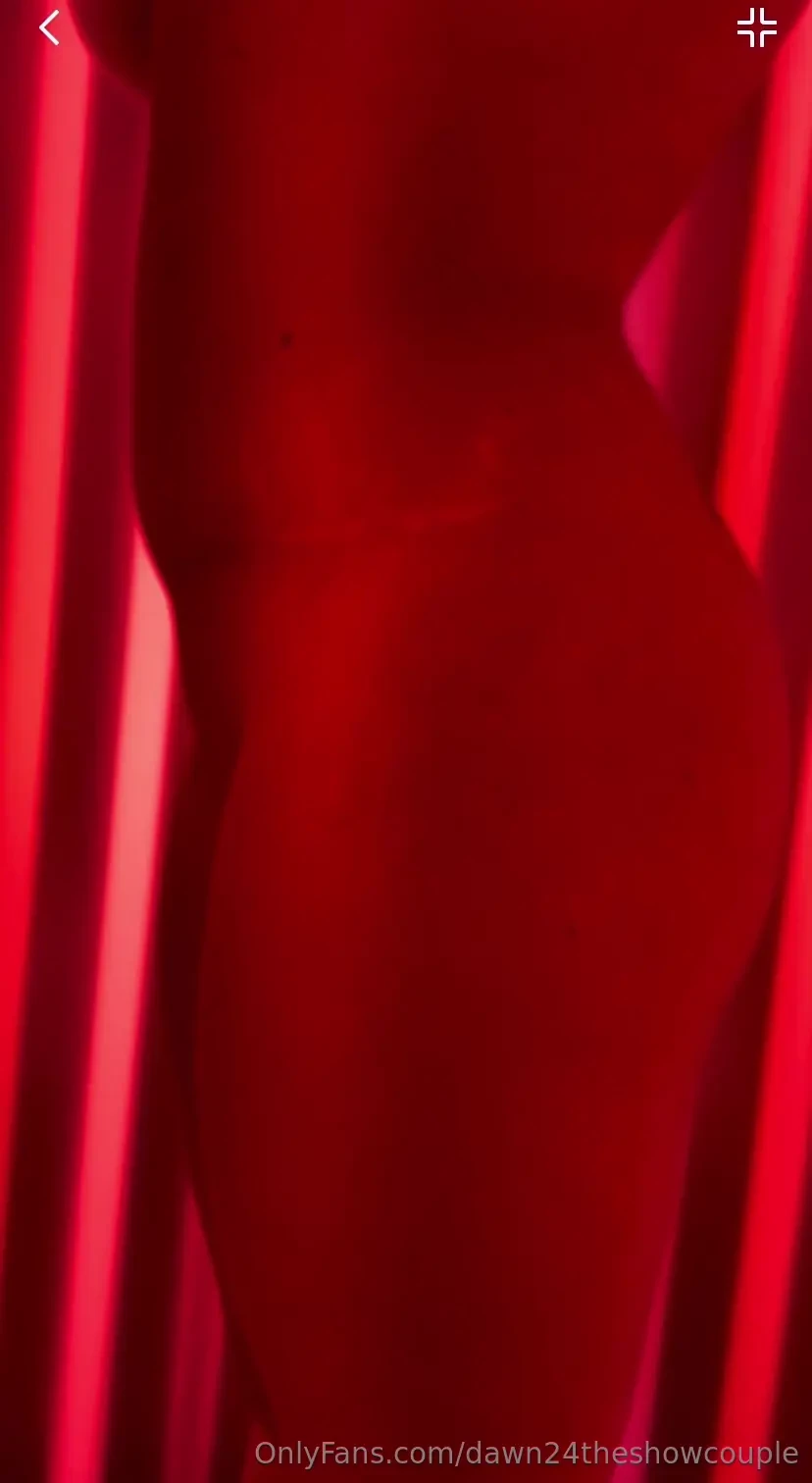 Trying out some red light therapy with a thing that makes my body 