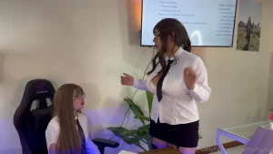 Mi jefa me culea en la oficina no quieres ver como me culeo a mi