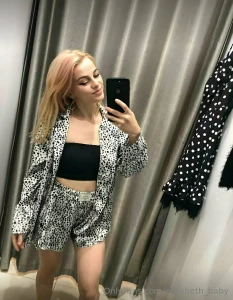 Angelikabloom looking for new friends and somebody to talk to she s