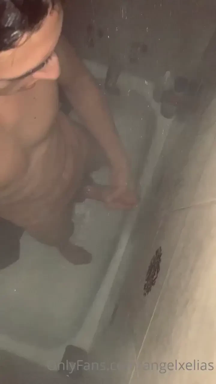 Who s joining me in the shower what would u wanna do with me 