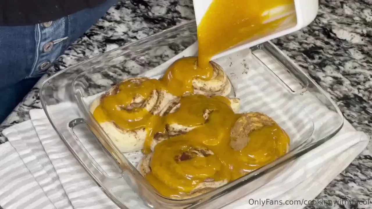 I want this icing all over me dang it taste so good pumpkin cinnamon 