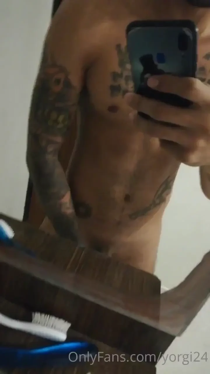 Que desperdicio botar mi leche en el lavamanos y no en tu boca 