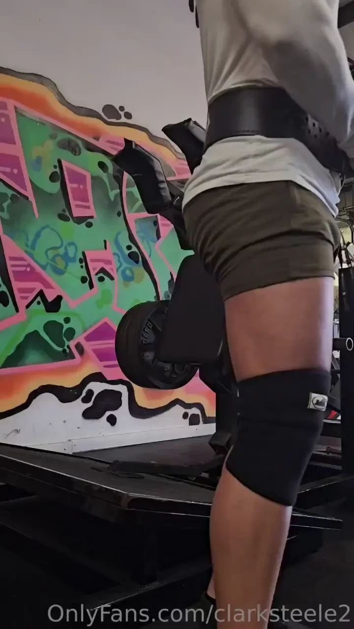 Some leg day workouts and a clip of that booty 